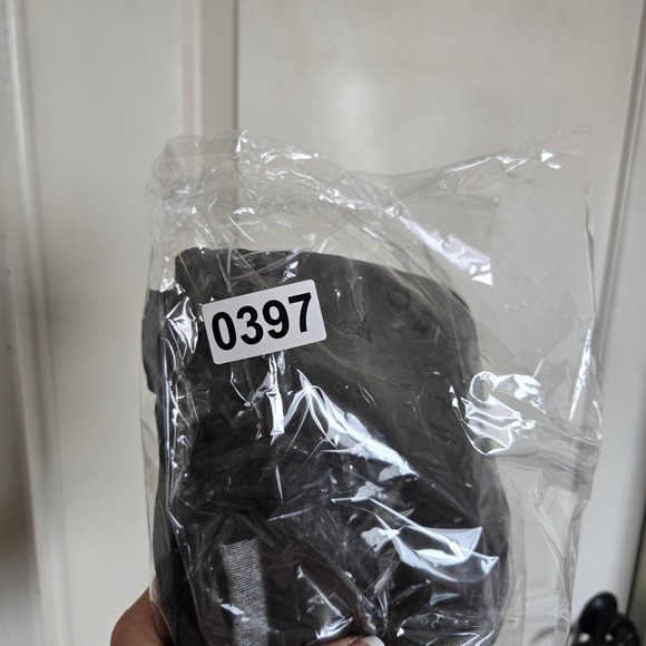 Vuori Medium Large Origin Two Tone Black Gray Tight Crop Athleisure Casual Pants - Picture 6 of 6